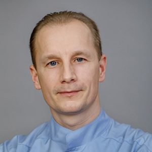 Gydytojas burnos, veido ir žandikaulių chirurgas Aleksandras Gordevičius | Slėnio odontologijos klinika
